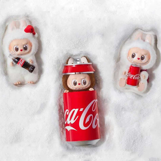 Απόκτησε τώρα το συλλεκτικό Labubu The Monsters Coca‑Cola Series σε blind box limited edition.